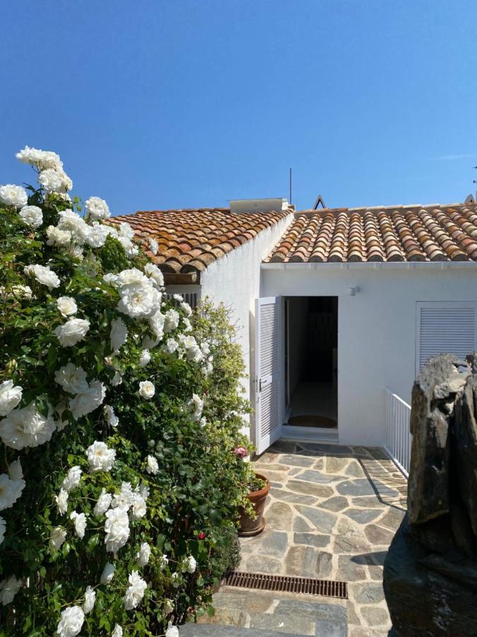 Centric Townhouse With Sea View - Casa Marta Villa Cadaques Bagian luar foto